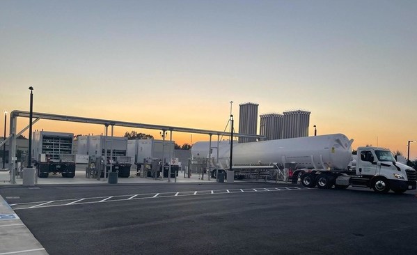 FirstElement Fuel 位於加州利弗莫爾的氫氣配送中心。FirstElement 是 True Zero 品牌零售加氫站的開發商、所有者和營運商，該品牌目前代表著世界上最大的零售加氫站網絡