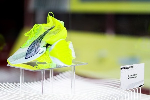 PUMA全新碳板跑鞋科技首次亮相进博会