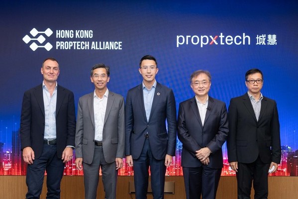 Sino Group and Hongkong Land, the co-chairs of the Hong Kong Proptech Alliance, co-organised the ‘PropXTech’ Showcase Day. (From left) Mr Craig Beattie, Chief Financial Officer, Hongkong Land, Mr Robert Wong, Chief Executive, Hongkong Land, Mr David Ng, Group Associate Director, Sino Group, Mr Andrew Young, Associate Director (Innovation), Sino Group and Mr Philip Kong, Head of Operations of PropXTech