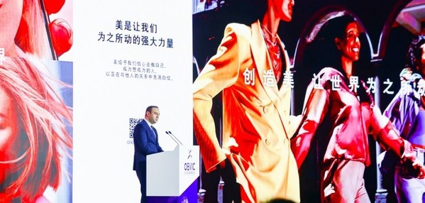 欧莱雅北亚总裁及中国首席执行官费博瑞以“共创美，让世界为之所动”为主题发表演讲