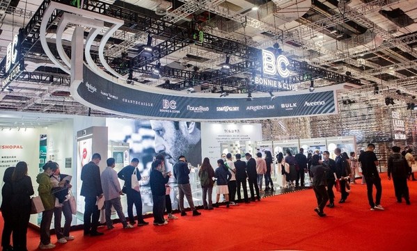 Bonnie&Clyde at CIIE luxury beauty pavilion, representing China’s leading international luxury brand group next to Estée Lauder, Shiseido, and L’oréal.