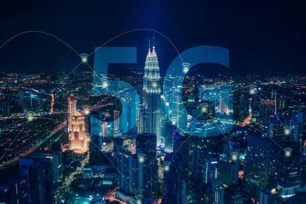 Dengan membina asas yang kukuh untuk ekonomi digital, kerajaan Malaysia memacu ekonomi negara ke hadapan dan menjamin masa hadapan cerah rakyat. dengan menjalani pendigitalan.