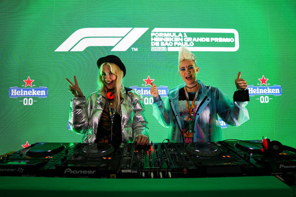 Bộ đôi DJ NERVO và Heineken® sẽ cất cánh với một màn trình diễn độc đáo trên khinh khí cầu khí nóng để chào mừng sự trở lại của F1® với Brazil