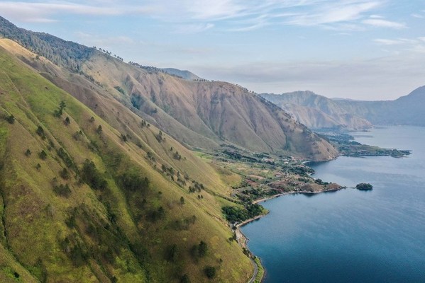 Pemandangan indah Danau Toba, Kabupaten Dairi, Provinsi Sumatera Utara, Indonesia.