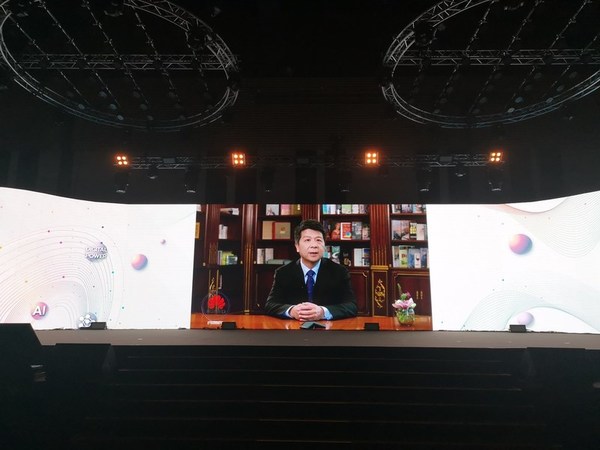Huawei Rotating Chairman Guo Ping making welcoming speech