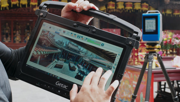 Getac K120's high-performance enhances the efficiency of on-site 3D modeling. The display features LumiBond® 2.0 technology, allowing operators to see the screen clearly even under direct sunlight.
