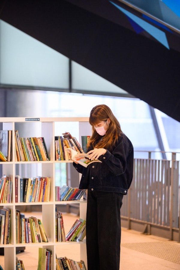 To allow more public to join the book crossing activities at Youth Square, ‘Book Crossing Reading Zone’ will be 
set up at Y Platform from 22 to 30 November with selected novels and children’s books to encourage 
more book exchanges!