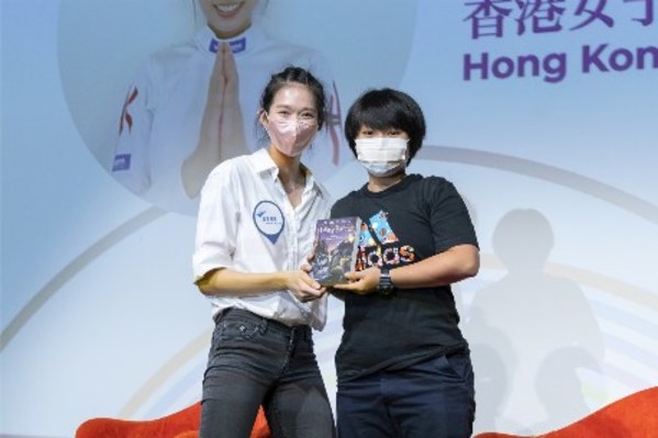 香港女子擊劍運動員江旻憓向大家分享她最愛的書籍《哈利波特》。江旻憓更向大家分享：「遇到困難的時候，可以冥想一下，能有助身心健康，要不時『停一停，深呼吸』，建立珍惜當下、活在當下的正面態度。」