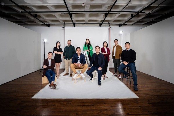 Hepmil Media Group berusaha mentafsir semula industri kandungan dan hiburan Asia Tenggara dengan pendanaan Siri A-nya. Karl Mak (6 dari kiri, duduk) dan Adrian Ang (4 dari kiri, duduk) mengasaskan syarikat pada tahun 2015 dan kekal aktif dalam operasi seharian.