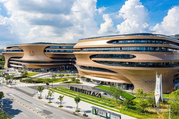 Iconic Zaha Hadid Inspired Infinitus Plaza Opens in Guangzhou