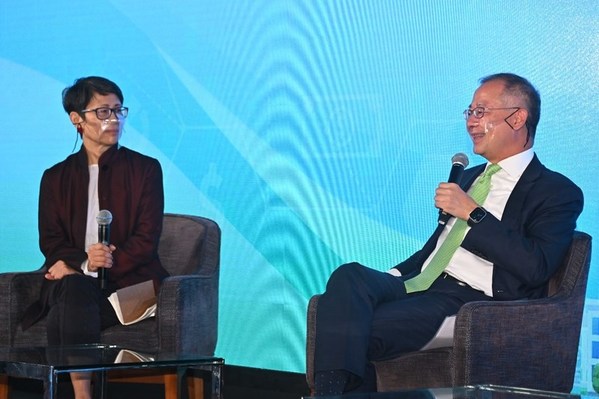 Left: Dr. Christine Loh, Honorary Advisor, HKGFA; Chief Development Strategist, Institute for the Environment, HKUST; Right: Mr. Eddie Yue, Chief Executive, HKMA