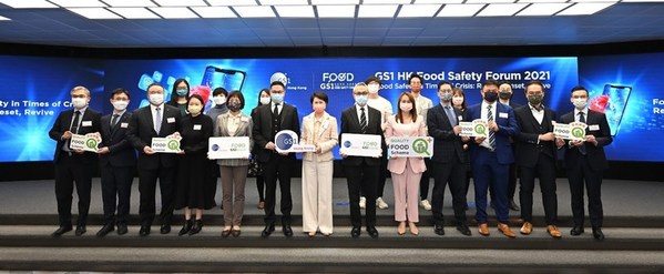 Dr. Chui Tak-yi, Under Secretary for Food and Health (front row, sixth from left); Ms. May Chung, Chairlady of Hong Kong Food and Beverage Industry Advisory Board of GS1 HK, and General Manager of Nestlé Hong Kong Ltd. (front row, fifth from left); Ms. Anna Lin, Chief Executive of GS1 HK (front row, seventh from left), guest speakers and representatives from supporting organisations joined the 7th Food Safety Forum.