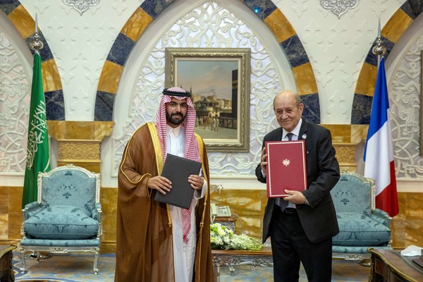エマニュエル・マクロン フランス大統領がサウジアラビアを訪問し、アルウラ王立委員会が戦略的協定に調印