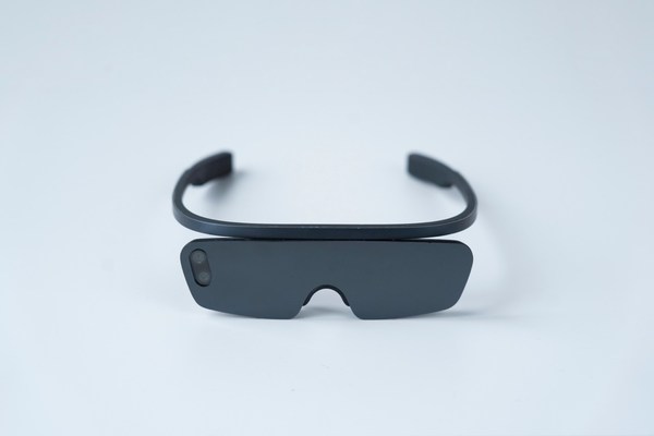 厚度仅6.8mm，EM3发布超薄VR眼镜原型机 | 美通社