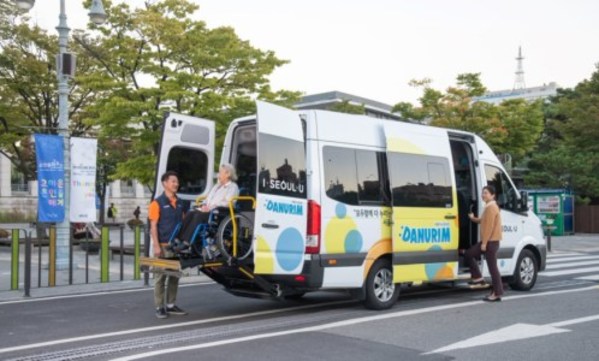 Seoul Danurim Minivan equipped with a wheelchair lift