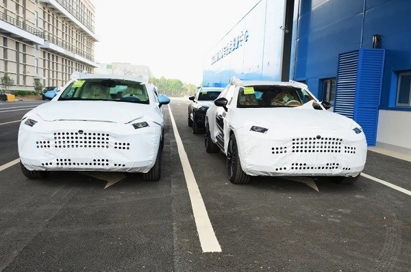 Thirty Aston Martin vehicles undergo customs examinations at the Pudong Airport Comprehensive Bonded Area of China (Shanghai) Pilot Free Trade Zone on Dec 7.