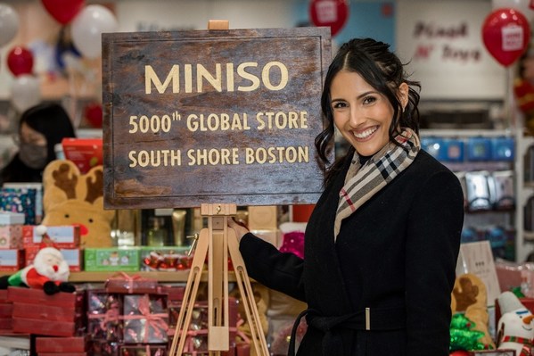 Famous local supermodels in the United States participated in the opening ceremony of the MINISO's 5000th store around the world.