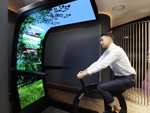 LG Display to Showcase Innovative Flexible OLED Solutions at CES 2022