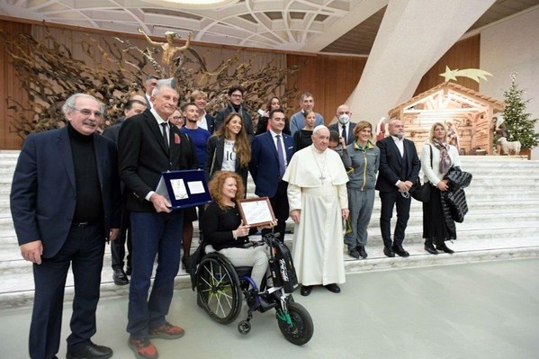 프란치스코 교황, FAIR PLAY MENARINI AWARD 수상자 환영