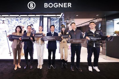 從左至左順次為：噴鼻港置天中國商用物業(yè)市場營銷助理總經(jīng)理楊健稀斯、噴鼻港置天中國商用物業(yè)資產(chǎn)辦理助理總經(jīng)理圓瑞翔師少西席、超模雎曉雯、波司登董事局主席兼總裁下德康師少西席、演員王紫璇、BOGNER專格納大年夜中華區(qū)總經(jīng)理楊維琥師少西席、BOGNER王府中環(huán)店經(jīng)理吳朕