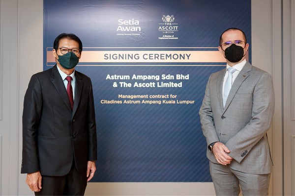 (L-R) Ng Teck Hua, executive director of Setia Awan Central Region, and Mondi Mecja, Ascott's country general manager for Malaysia at the signing ceremony recently