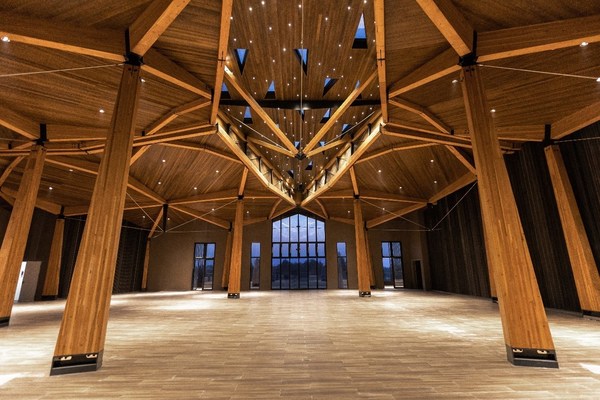项目室内，结构本身即为装饰 © 加拿大木业