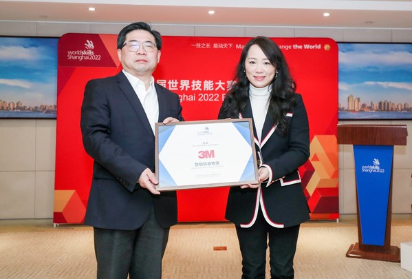 上海第46届世界技能大赛事务执行局副局长张岚向3M颁发感谢证书
