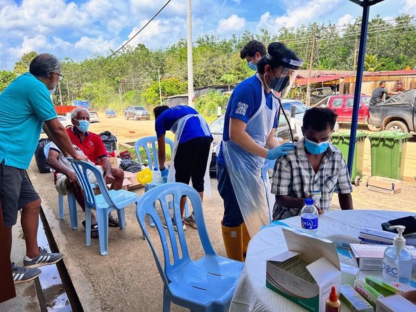 A team of volunteers including Doctors and Nurses were deployed in several affected areas to provide mobile on-site medical support including medications, testing for COVID-19, Dengue and other illnesses and wound care if needed by displaced victims.