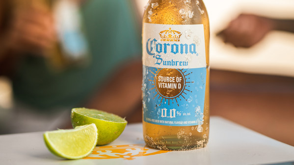 コロナが世界初のビタミンD配合ノンアルコールビール「Corona Sunbrew 0.0」%を発売し、消費者に「いつでもサンシャイン」を届ける