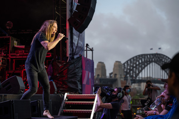 Musician Tim Minchin performed live on the world's most iconic stage - Sydney's Cahill Expressway - as part of the Final Night of ELEVATE Sydney 2022.