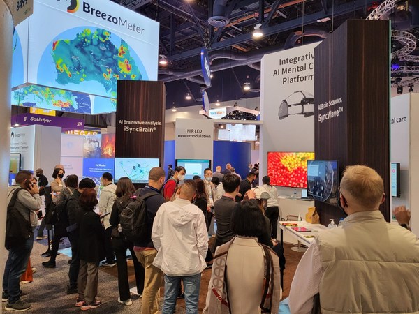 Attendees waiting in the line to experience the iSyncWave at CES 2022