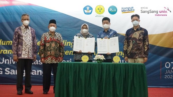 Foto acara penandatanganan  MOU antara KT&G Sangsang Univ Indonesia-Universitas Negeri Jakarta untuk mendirikan ‘Univ Zone’