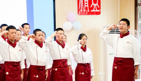 2021年9月，46名李锦记希望厨师成都班新生庄严宣誓，立志成为优秀的厨师