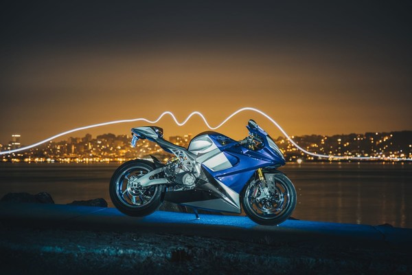 Lightning MotorcycleとCBMMが地上最高速度更新のためにニオブ技術に賭ける