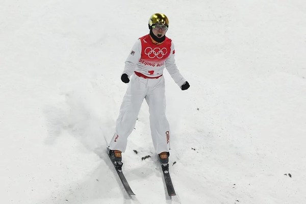 中国自由式滑雪空中技巧国家队的队员：齐广璞