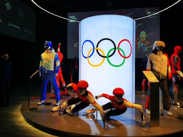 중국 동부 푸젠성 취안저우의 ANTA가 제공한 동계올림픽 스포츠웨어.