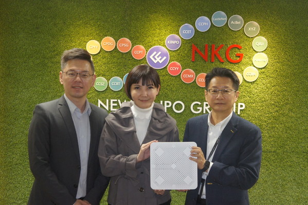 (Left to Right) Jerry Li, broadband product line manager, Jesica Pan, chief marketing officer and Alex Lei, senior CA R&D director of New Kinpo Group introduce the company’s latest 5G NR Sub-6 GHz indoor RU product.