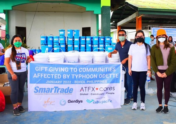 ATFX向菲律宾薄荷省台风灾区捐助救援物资