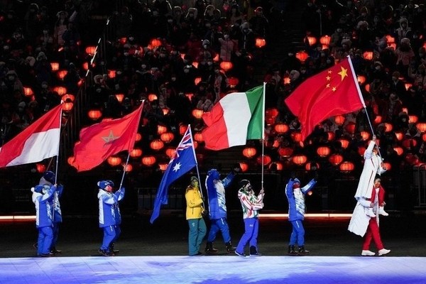 Para atlet menghadiri upacara penutupan Sukan Olimpik Musim Sejuk 2022 di Stadium Kebangsaan di Beijing, 22 Februari 2022. /CFP