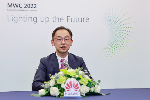 Giám đốc điều hành Ryan Ding của Huawei DẪN DẮT tới một nền kinh tế kỹ thuật số tốt hơn