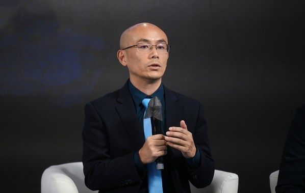 Gan Bin unveils Huawei’s Latest Wireless Solutions and IntelligentRAN Architecture