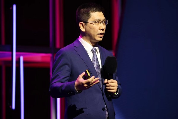 Steven Zhao, Vice President of Huawei's Data Communication Product Line, delivered a keynote speech titled "Go Digital Faster with the Intelligent Cloud-Network" (PRNewsfoto/)