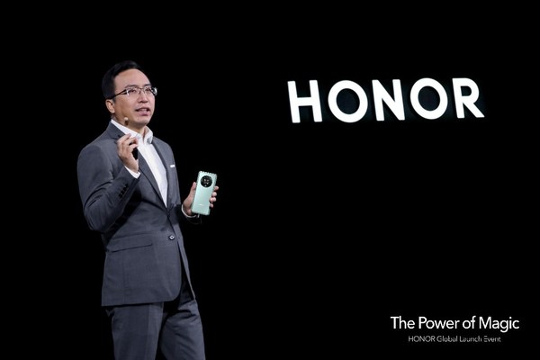 Ketua Pegawai Eksekutif HONOR George Zhao memperkenalkan HONOR Magic4 Series serba baharu