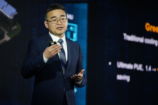 Fang Liangzhou, Vice President, Huawei Digital Power, menyampaikan sebuah
paparan