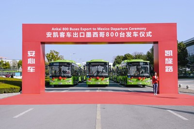 圖為在中國東部安徽省舉行的安凱天然氣公交車出口墨西哥800台發車儀式（攝於3月8日）。