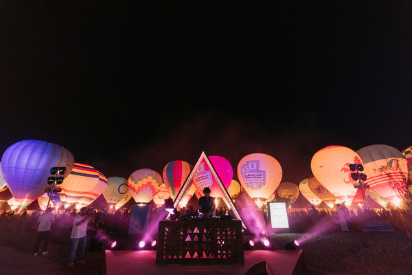 阿爾烏拉打破全球最大熱氣球發光表演紀錄