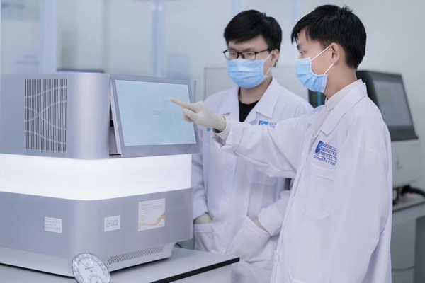 Gene Solutions R&D team conducting screening procedure.