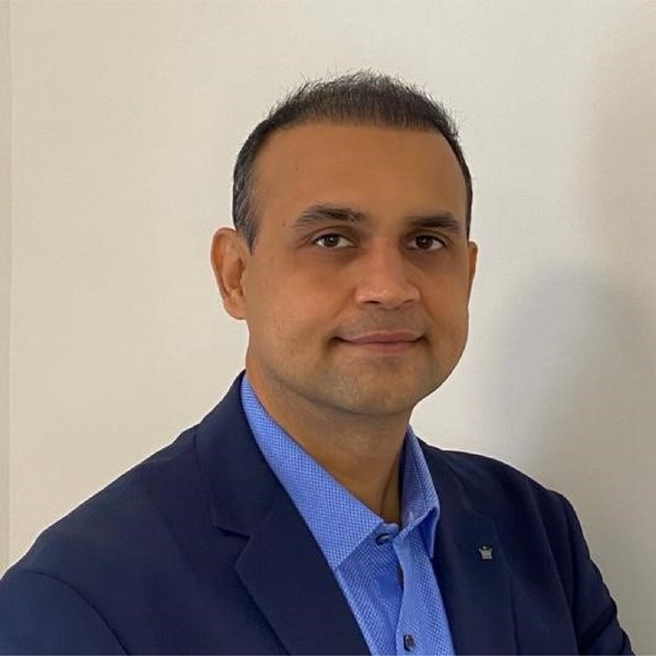 Ông Raja Mansukhani, Giám đốc điều hành của Boost Connect