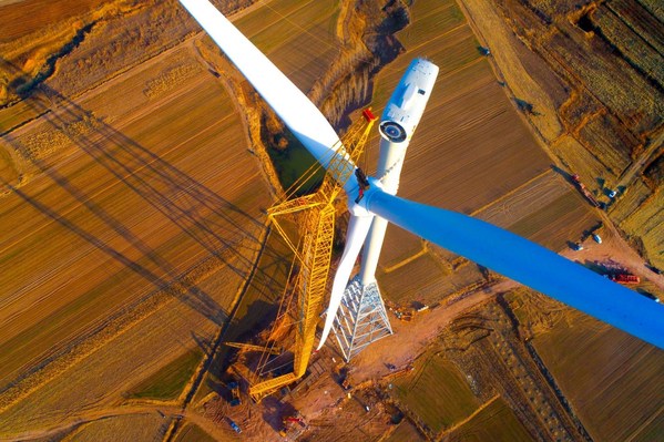 XCMG's XGC15000A Sets New Wind Power Hoisting Record, Supports Low-Carbon Energy Construction