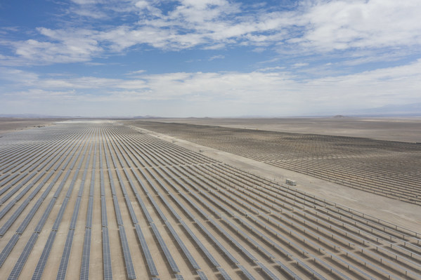 Atlas Renewable EnergyのチリのSol del Desierto太陽光発電所（244 MWp）は年間4万7000台相当のCO2排出を回避